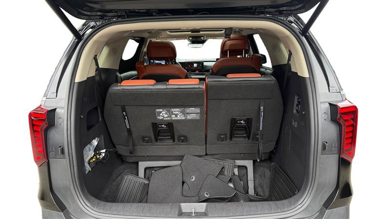 Used 2025 Kia Carnival SX Prestige FWD image 19