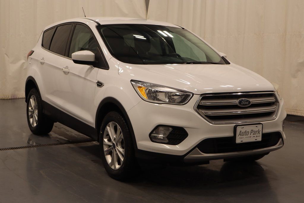 Used 2019 Ford Escape SE image 2