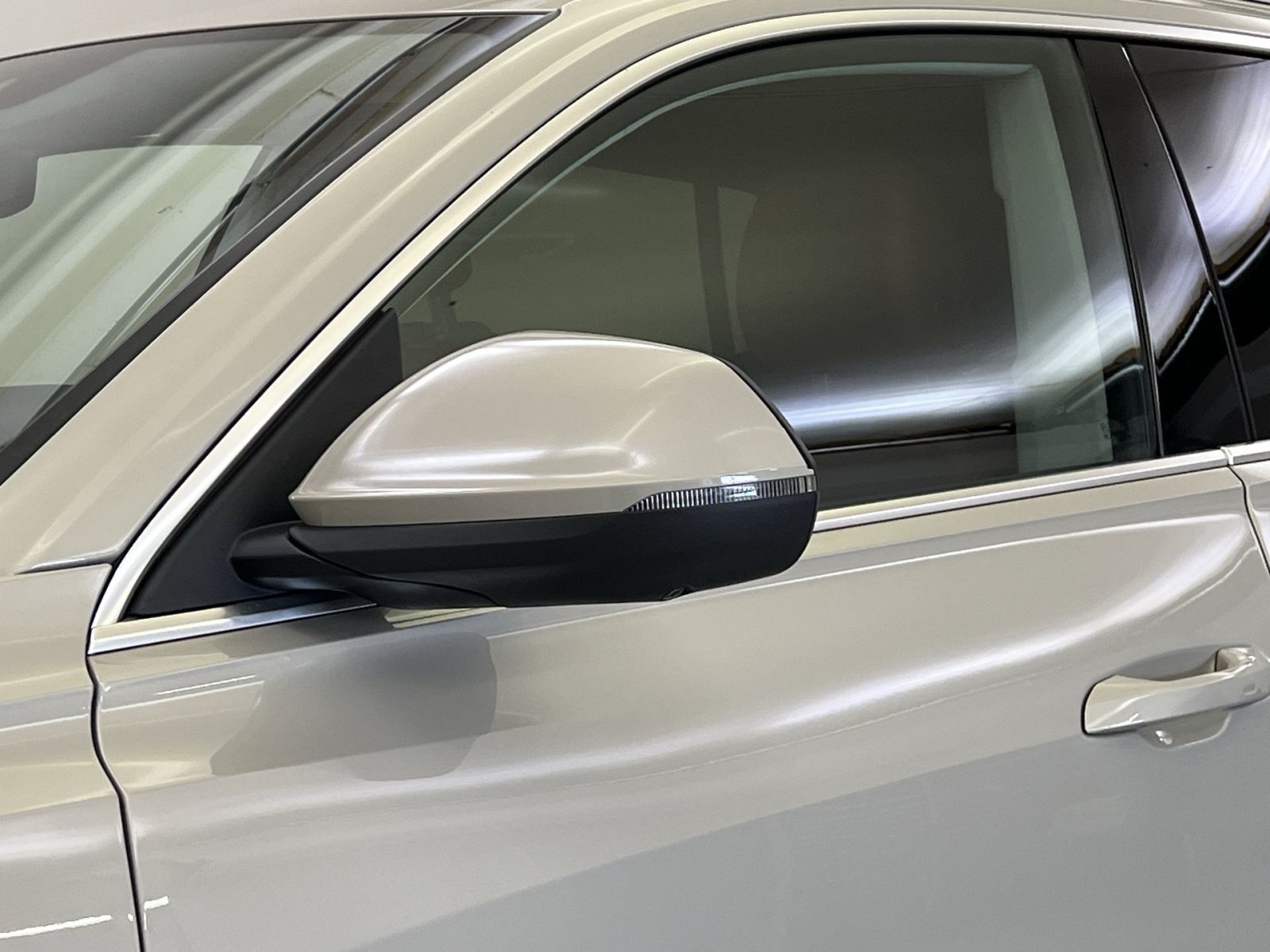Used 2020 Audi Q8 Premium Plus AWD/4WD image 31