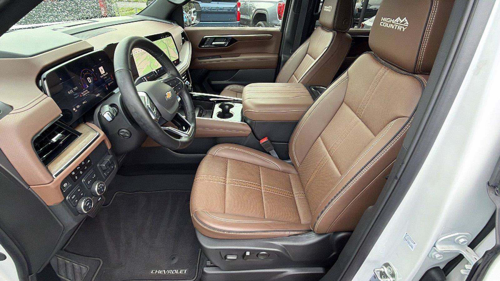 Used 2025 Chevrolet Tahoe High Country AWD/4WD image 17