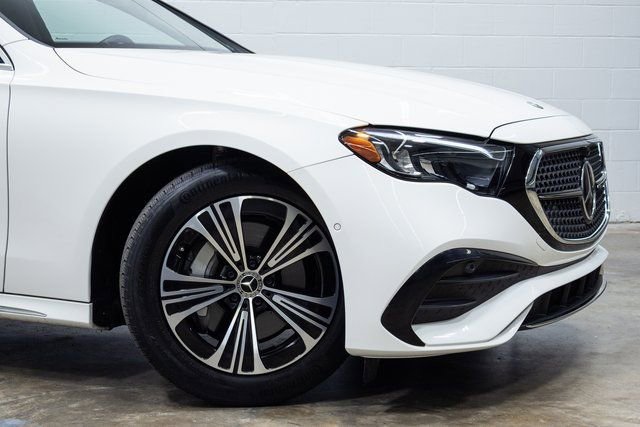 Used 2024 Mercedes-Benz E 350 4MATIC Sedan image 5