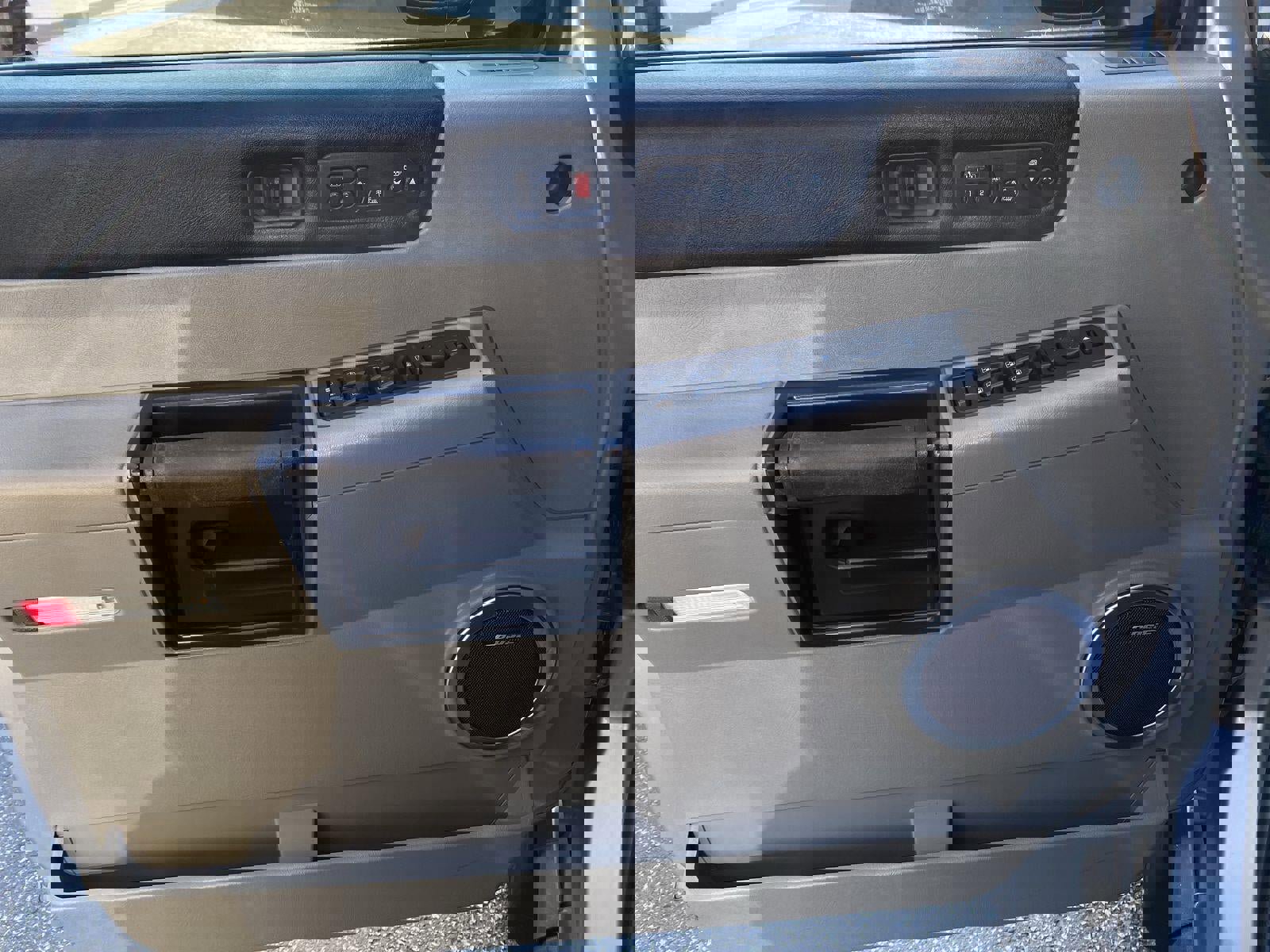 Used 2005 HUMMER H2 SUV w/ Preferred Equipment Group image 55