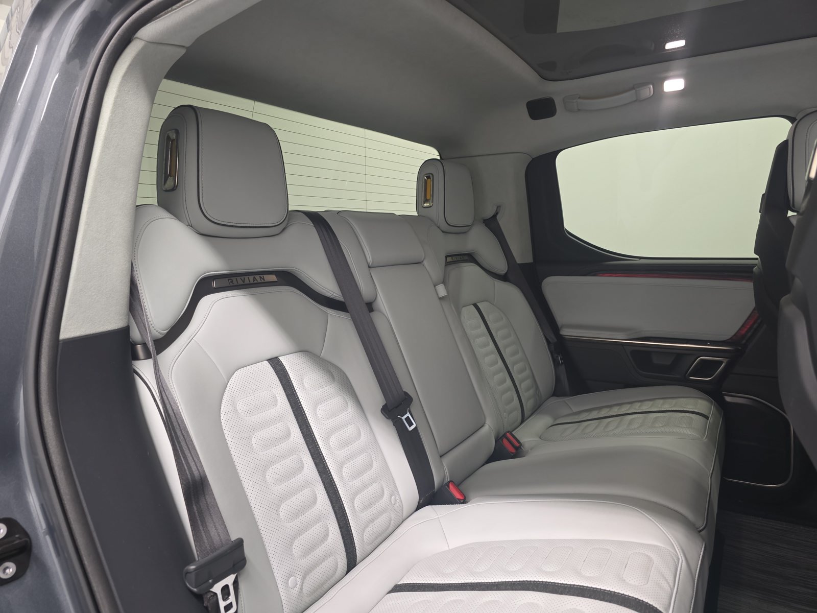 Used 2022 Rivian R1T Adventure AWD/4WD image 22