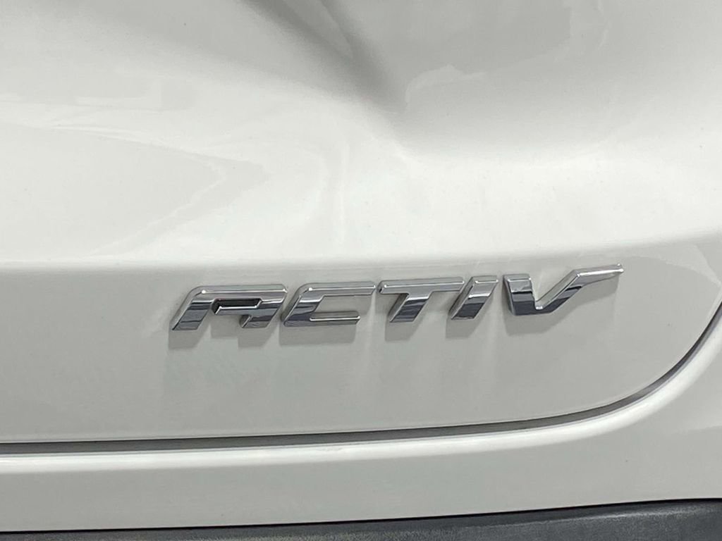 Used 2024 Chevrolet Trax ACTIV w/ Driver Confidence Package image 9