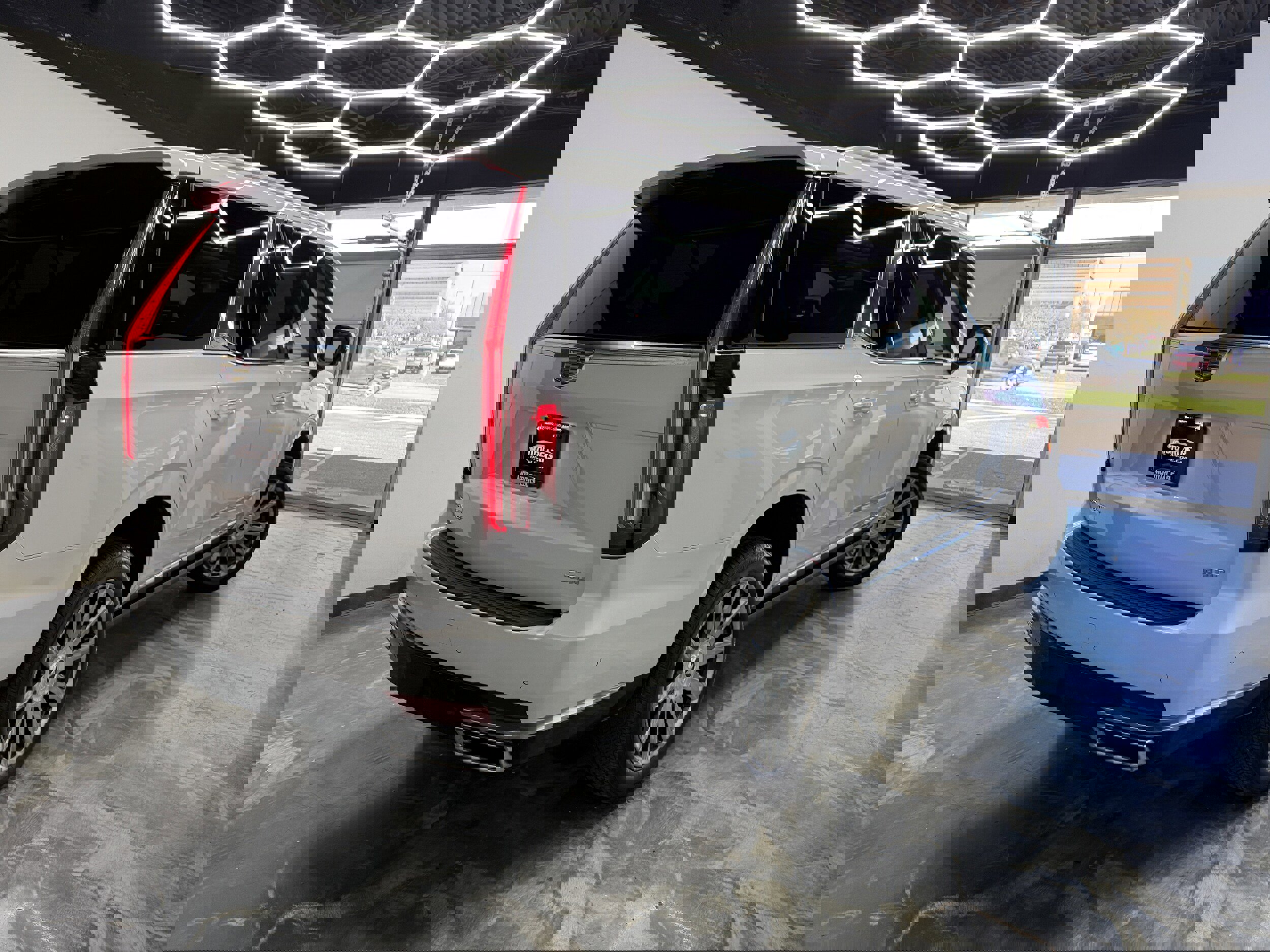 Used 2023 Cadillac Escalade Premium Luxury Platinum AWD/4WD image 3