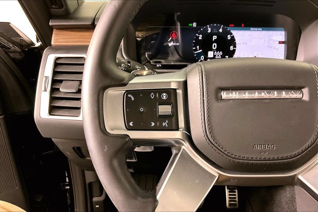 Used 2024 Land Rover Discovery Dynamic SE AWD/4WD image 10