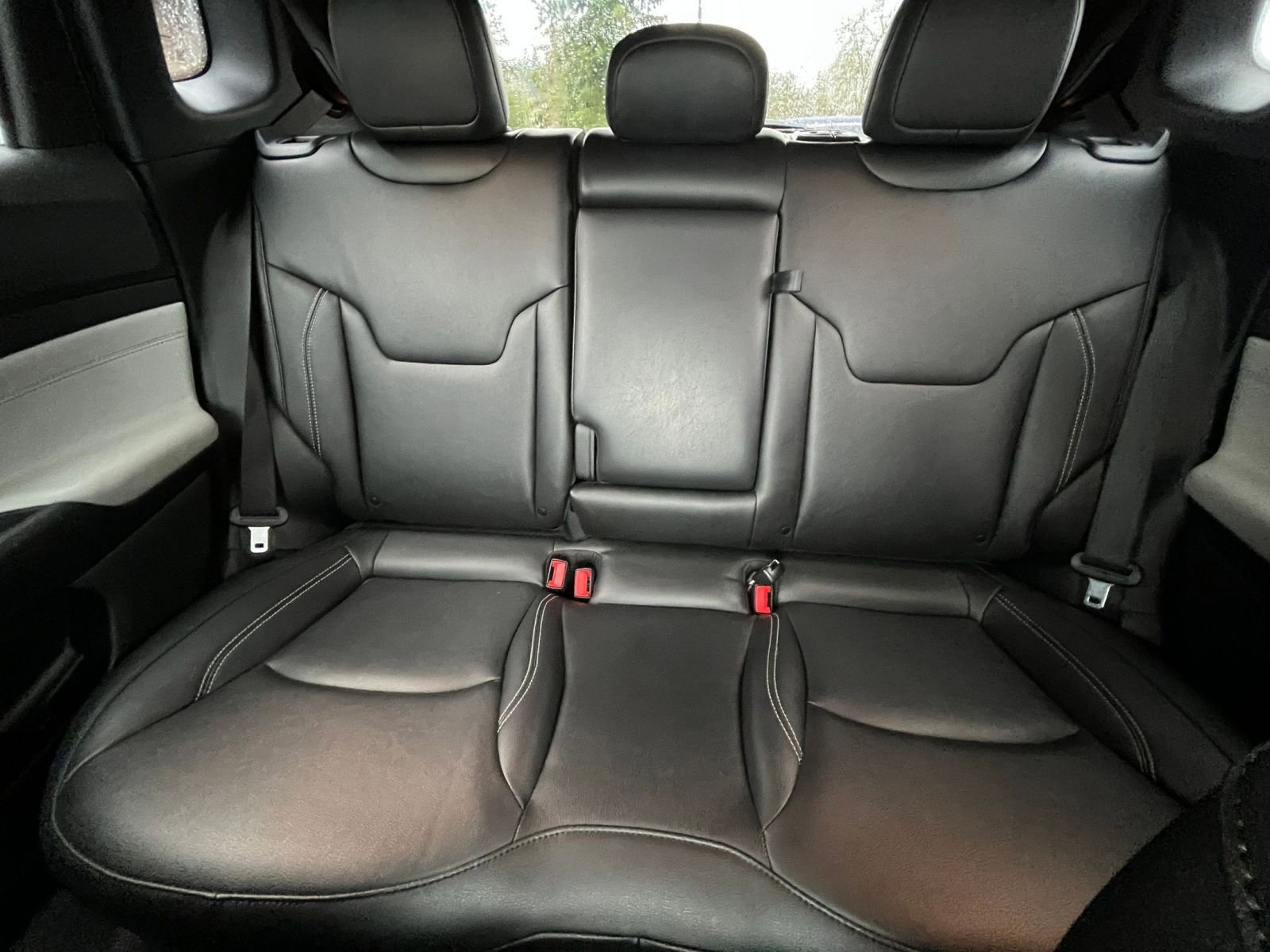 Used 2025 Jeep Compass Limited image 39