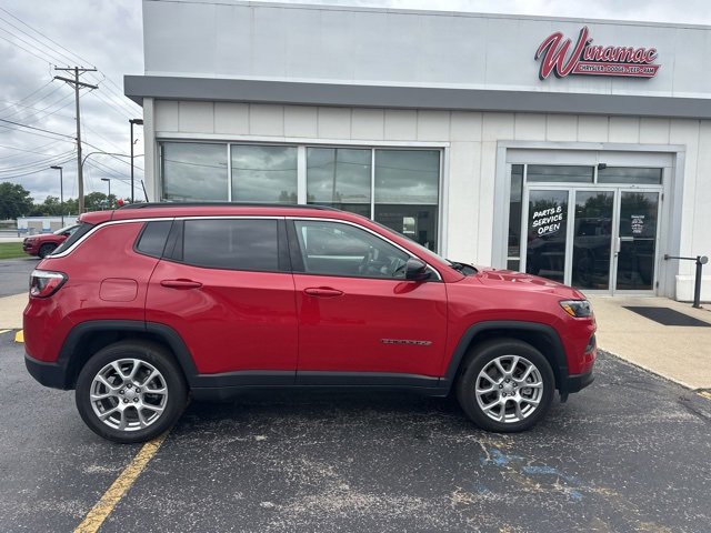 Used 2023 Jeep Compass Latitude image 9