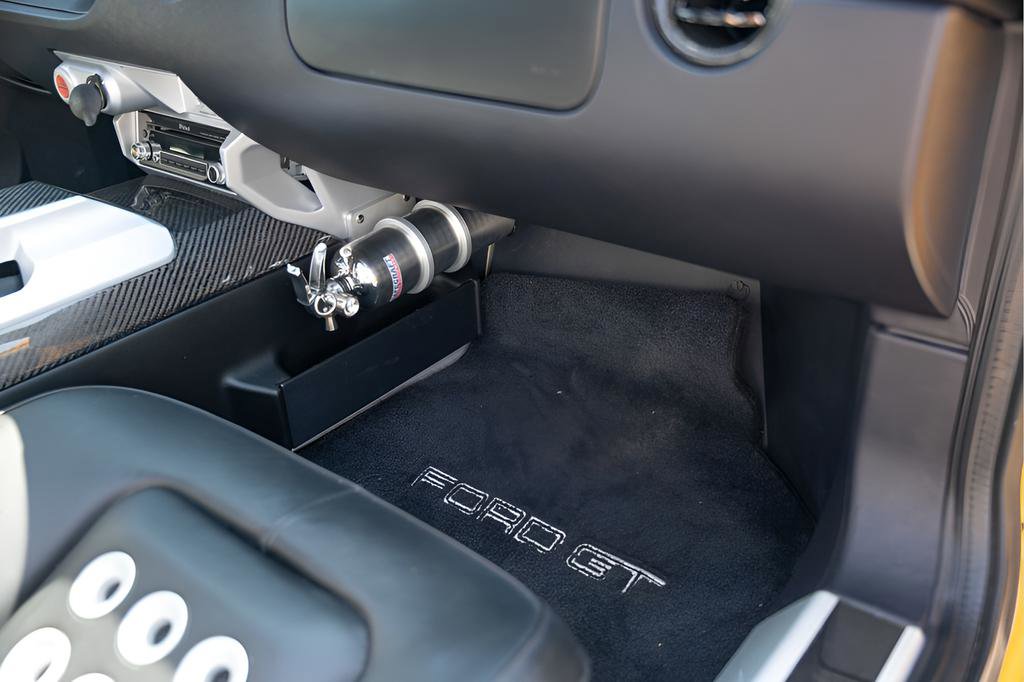 Used 2006 Ford GT RWD image 39
