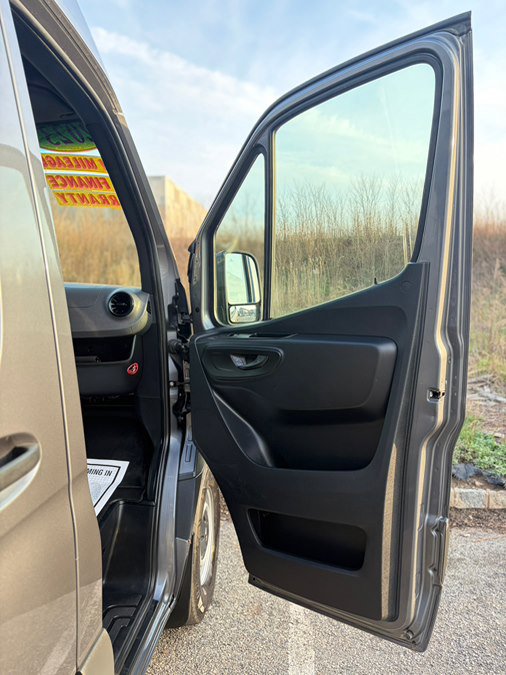 Used 2023 Mercedes-Benz Sprinter 2500 image 13
