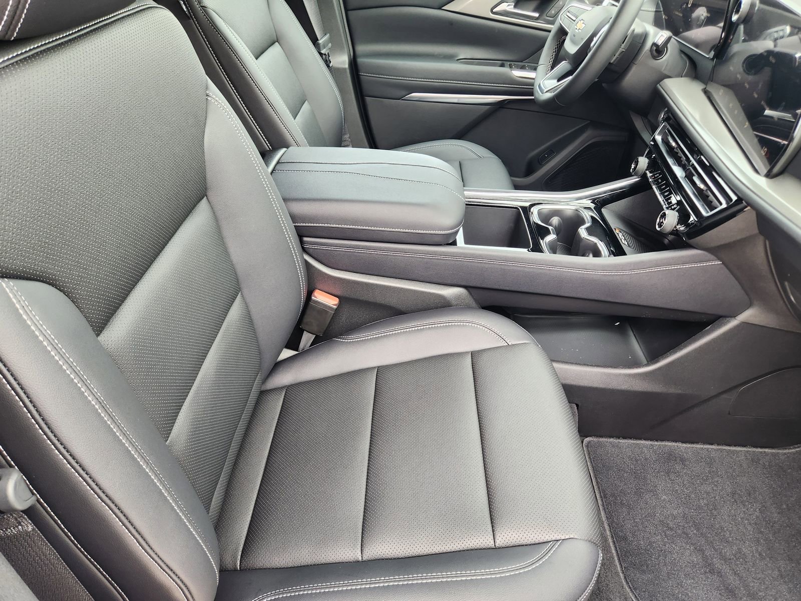 New 2026 Chevrolet Traverse LT w/ Sun and Wheel Package FWD image 14