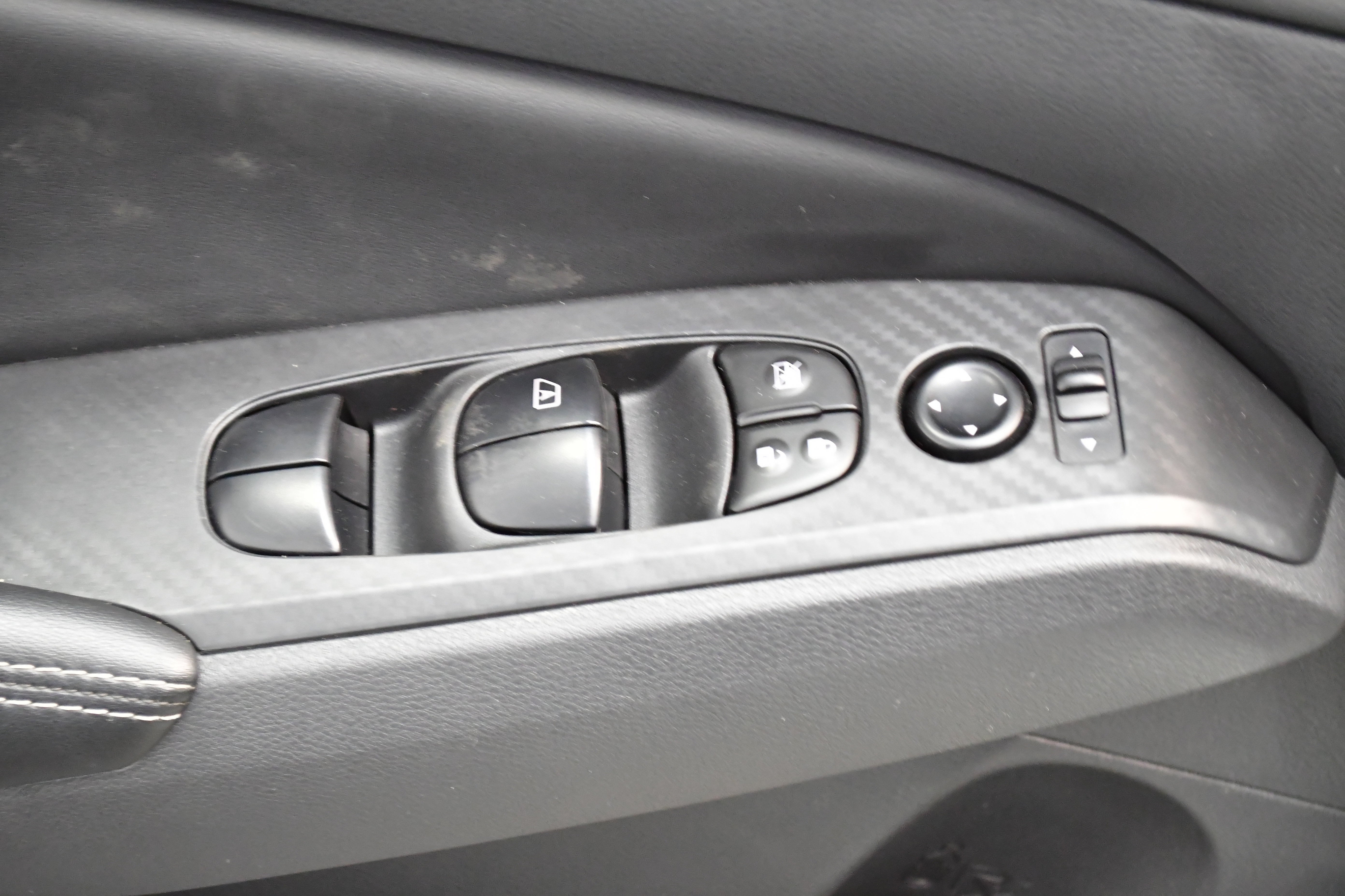 Used 2025 Nissan Altima 2.5 SV FWD image 15