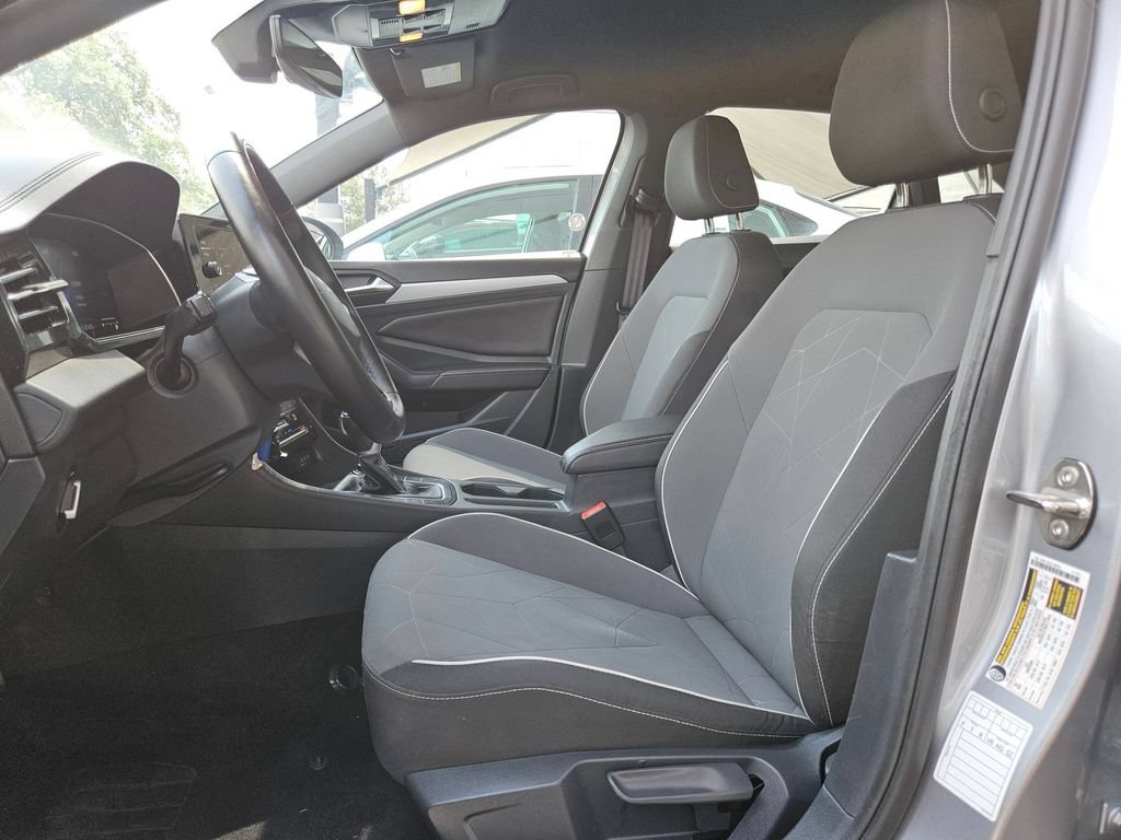 Used 2025 Volkswagen Jetta Sport FWD image 6