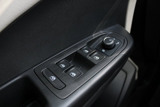 New 2025 Volkswagen Taos SEL image 19