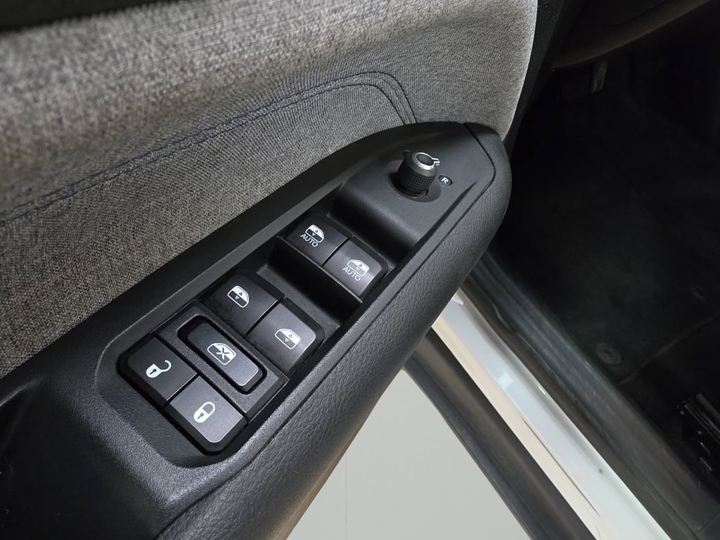 Used 2024 Jeep Compass Latitude image 15