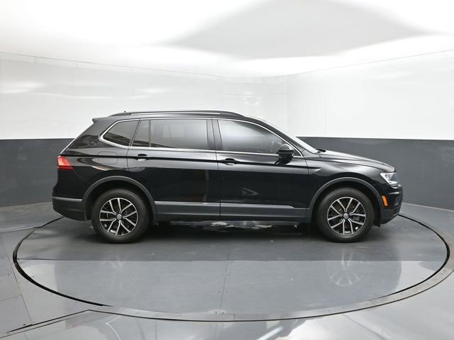 Used 2021 Volkswagen Tiguan SE w/ Panoramic Sunroof Package FWD image 11