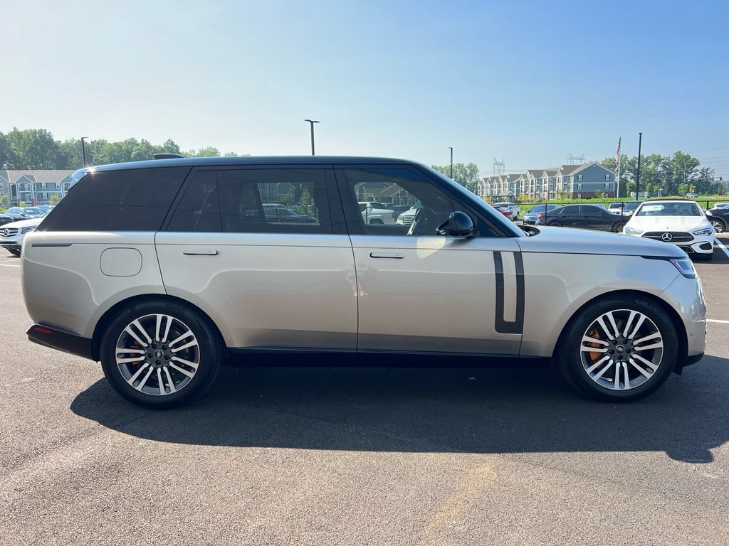 Used 2025 Land Rover Range Rover Long Wheelbase SE AWD/4WD image 11