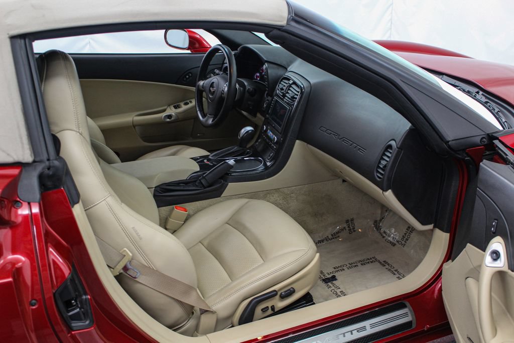 Used 2010 Chevrolet Corvette Convertible w/ Preferred Equipment Group RWD image 17