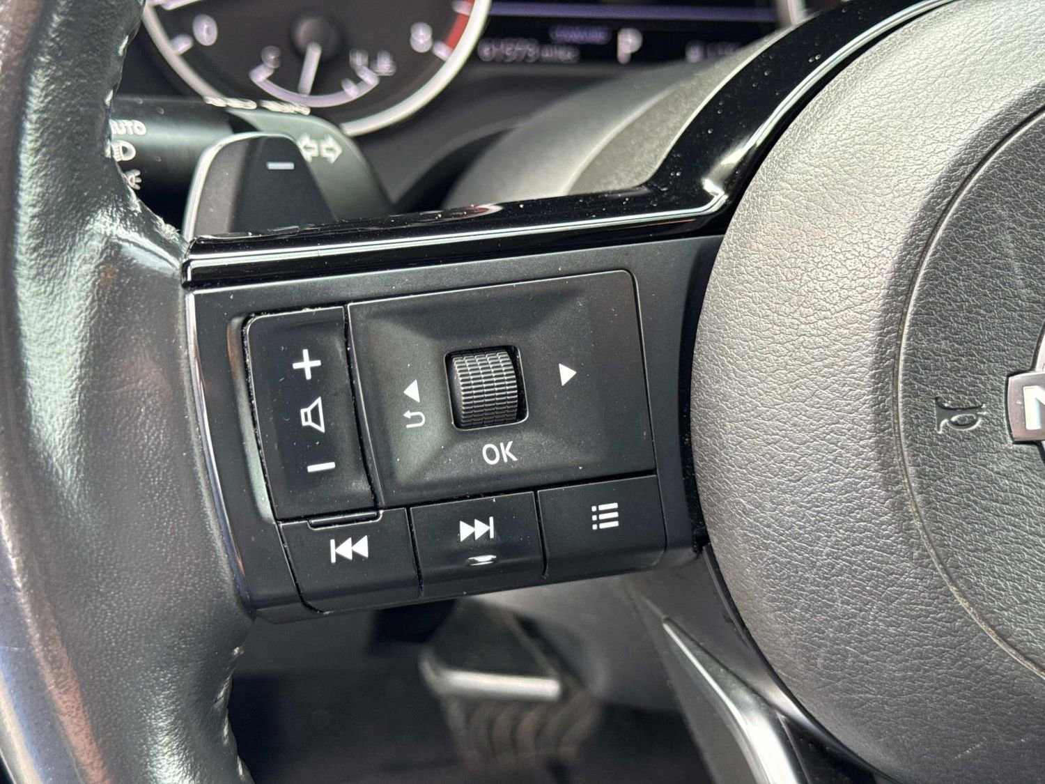 Used 2023 Nissan Rogue SV w/ SV Premium B Package FWD image 31