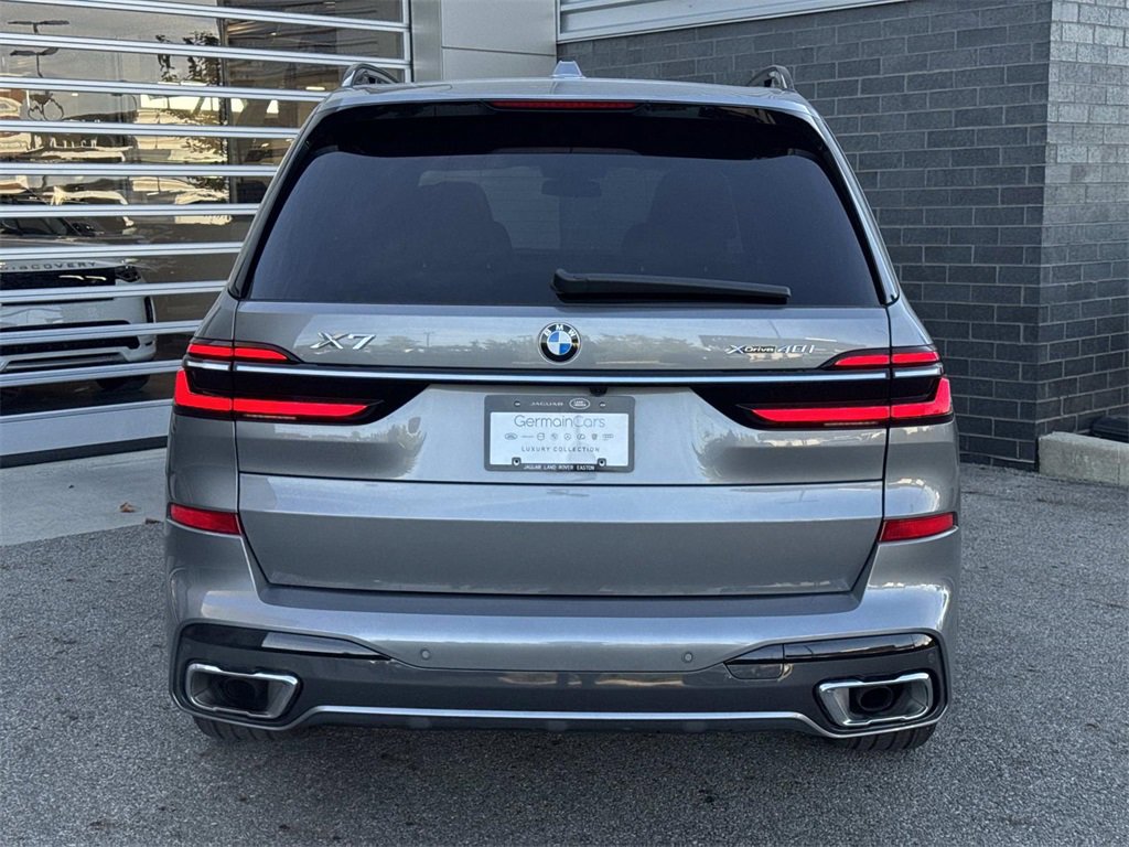 Used 2025 BMW X7 xDrive40i w/ M Sport Package image 5