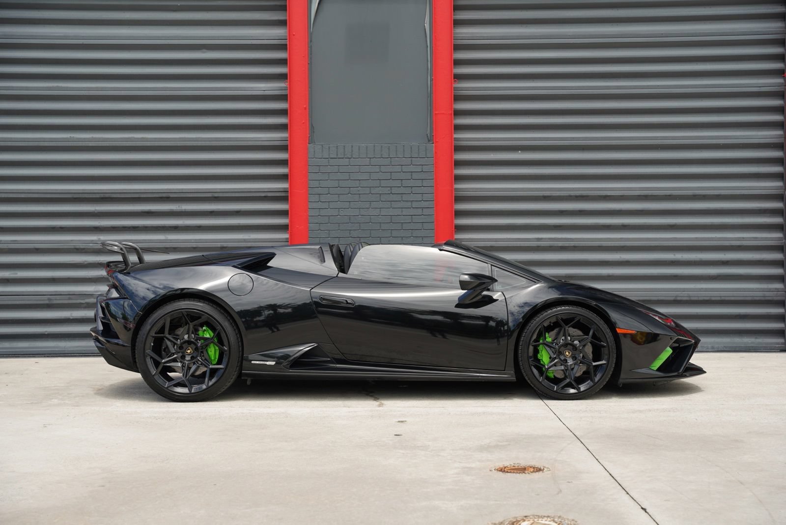 Used 2021 Lamborghini Huracan EVO RWD image 16