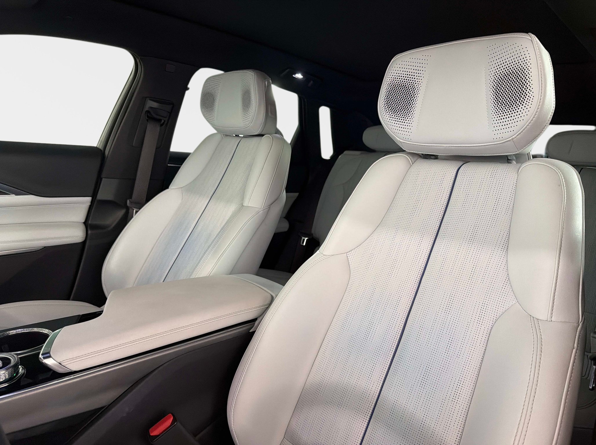 Used 2024 Cadillac Lyriq Luxury RWD image 37
