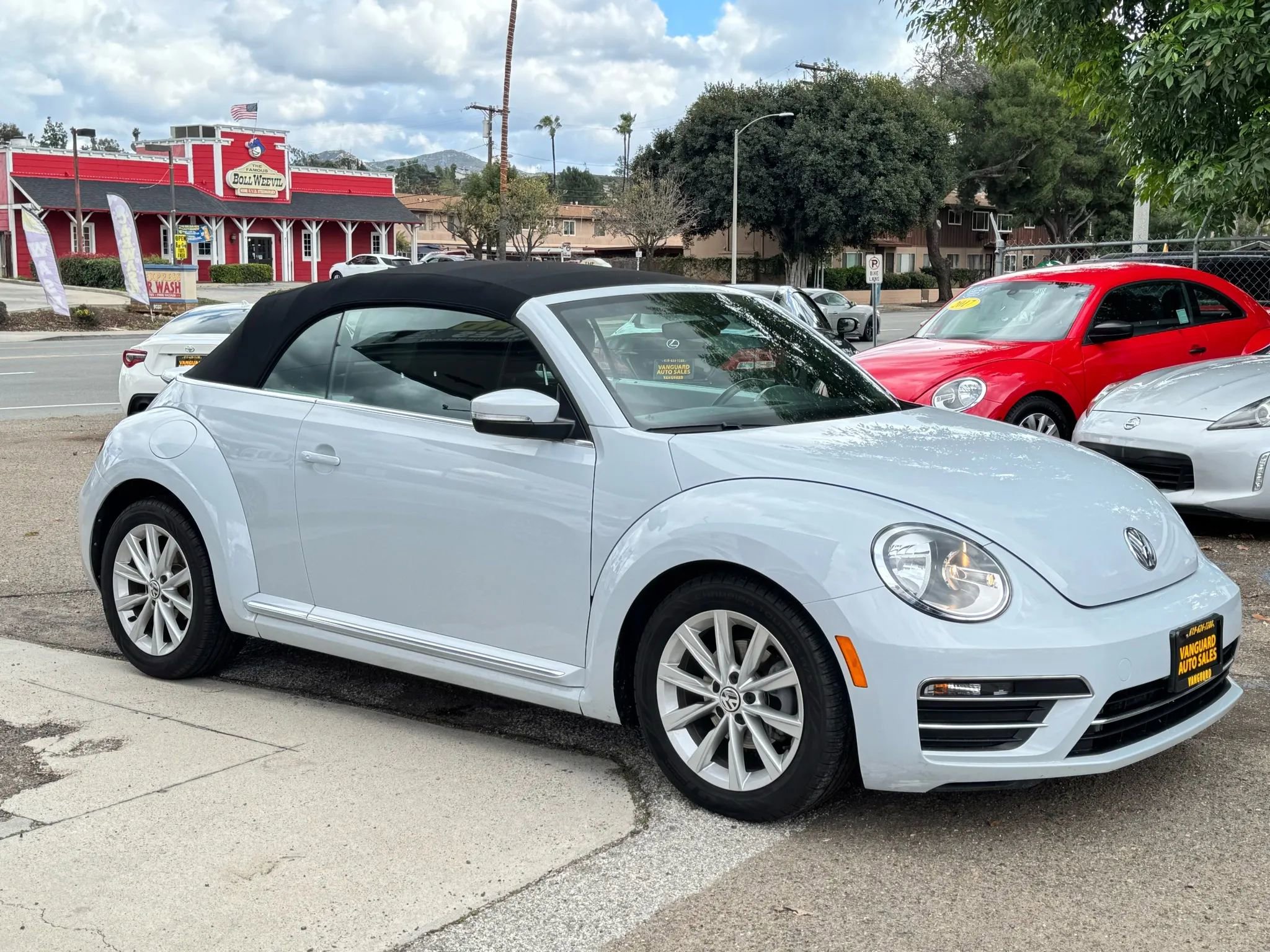 Used 2018 Volkswagen Beetle 2.0T S w/ Style & Comfort Package image 2