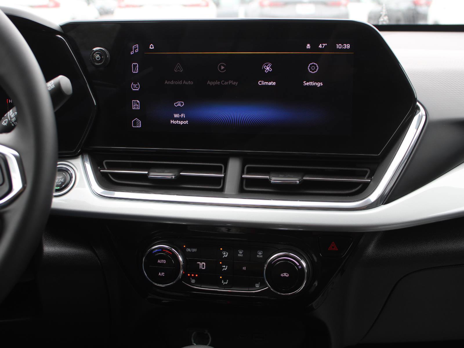 Used 2025 Chevrolet Trax LT w/ LT Convenience Package FWD image 12