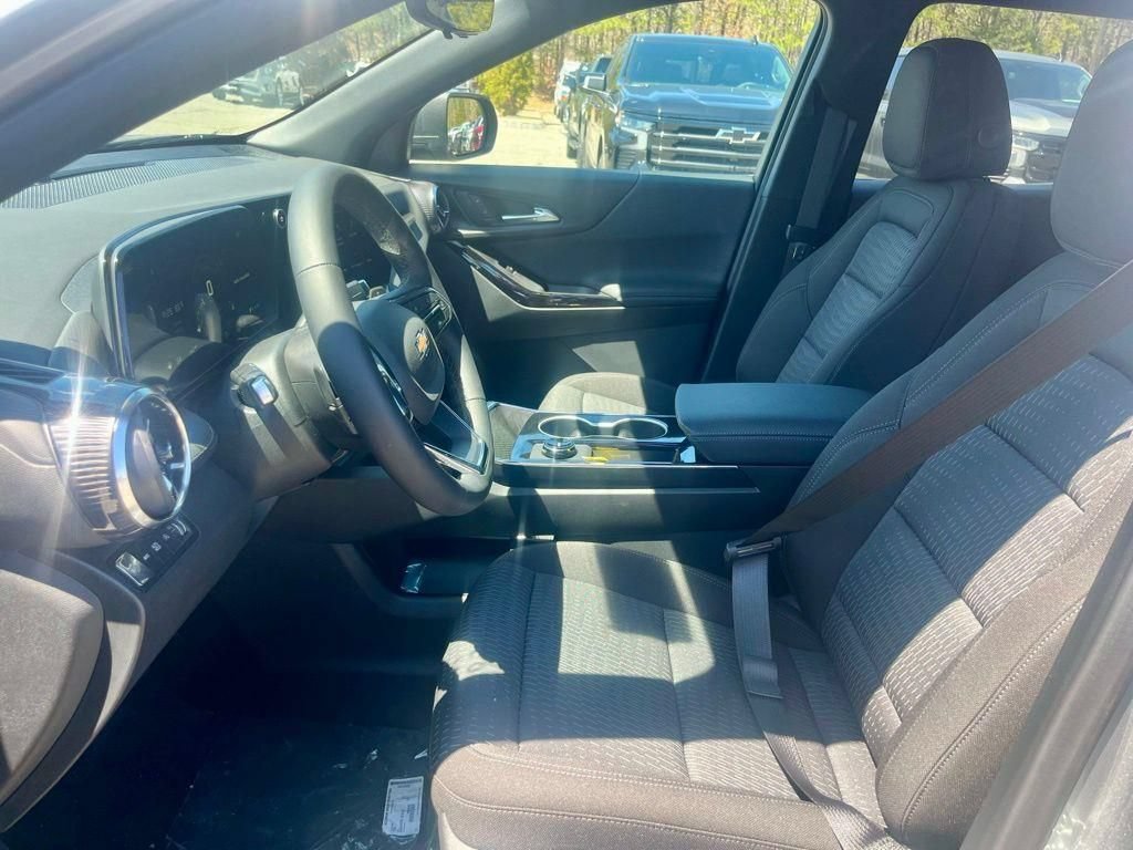 New 2026 Chevrolet Equinox LT w/ Safety and Technology Package AWD/4WD image 9