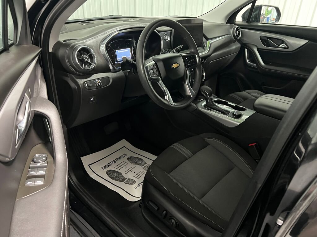 Used 2024 Chevrolet Blazer LT w/ Convenience Package image 2