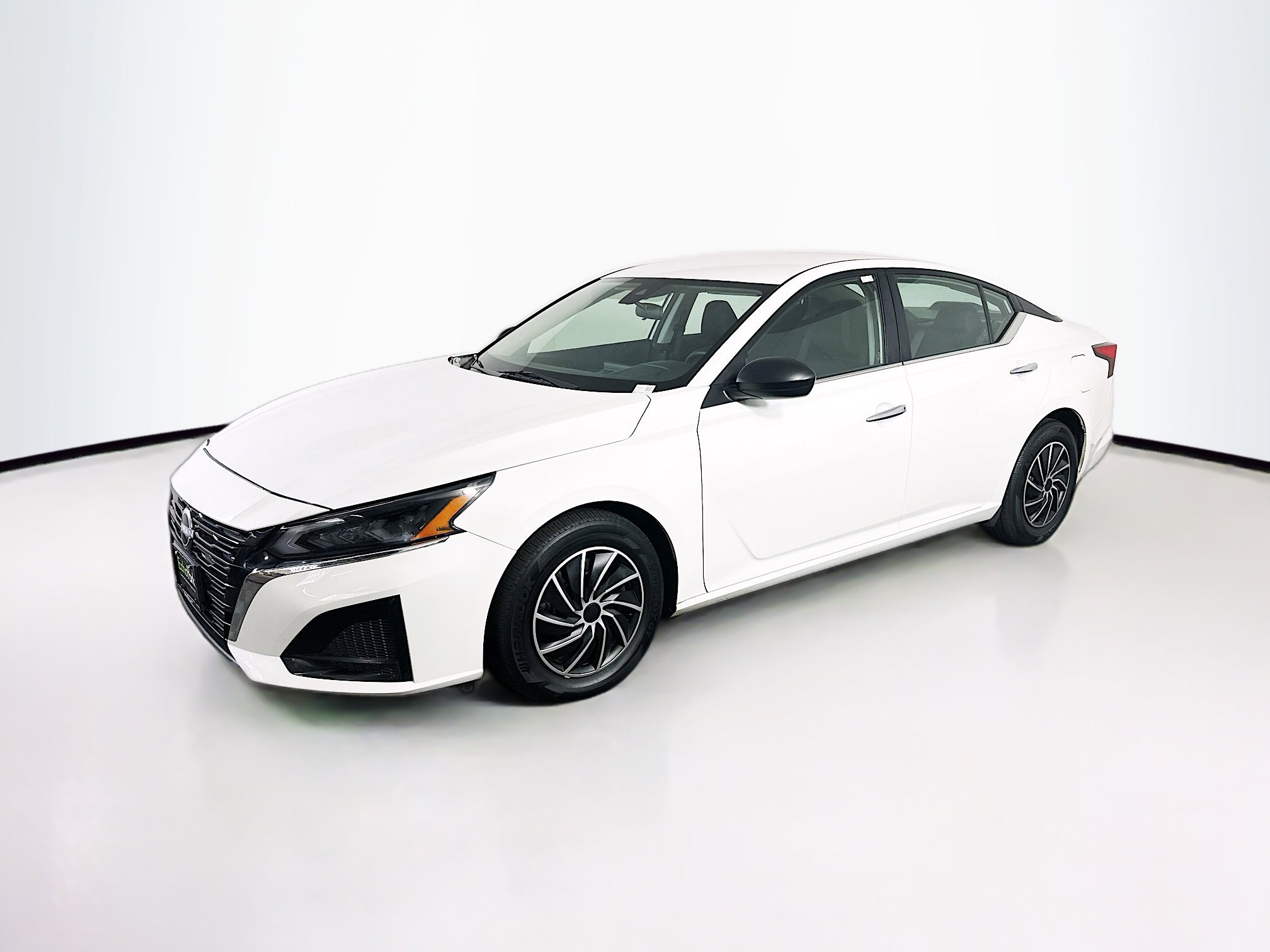 Used 2024 Nissan Altima 2.5 S image 3