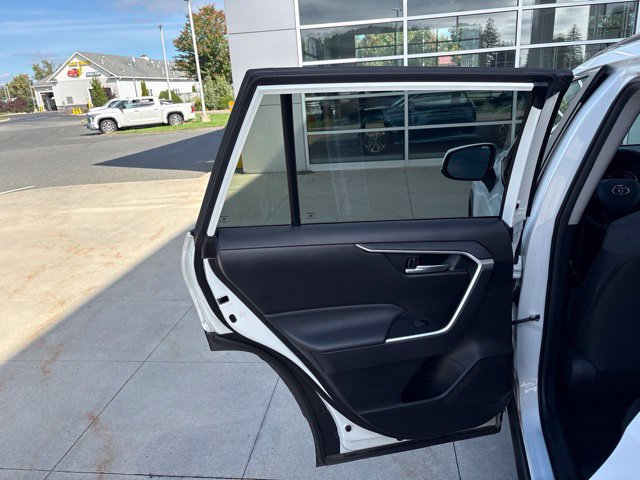 Used 2025 Toyota RAV4 XLE AWD/4WD image 29