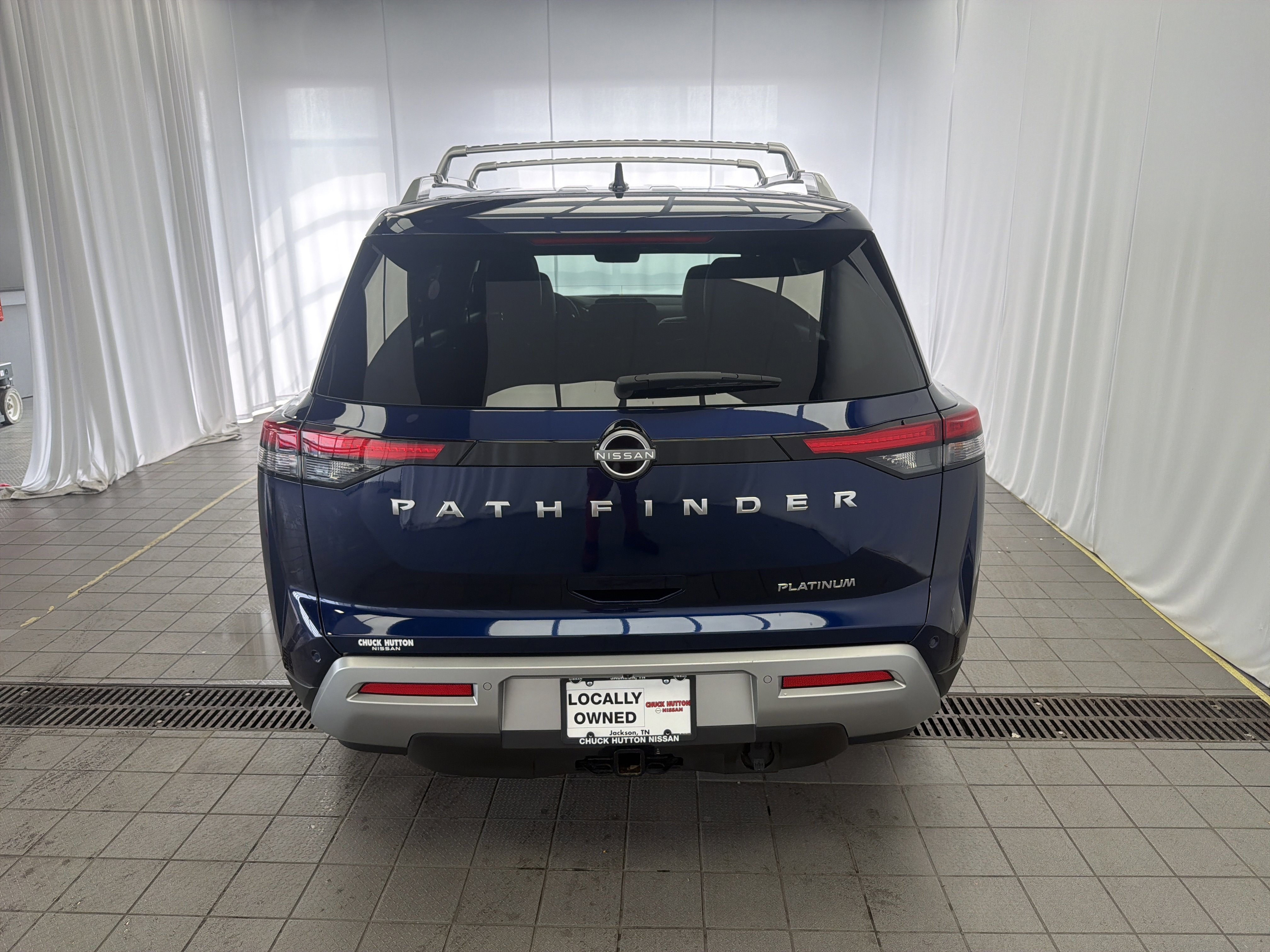Used 2024 Nissan Pathfinder Platinum w/ Cargo Package image 6