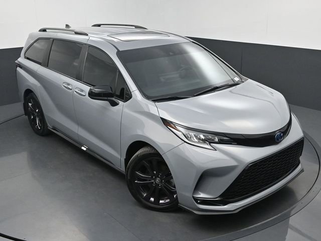 Used 2025 Toyota Sienna XSE FWD image 38