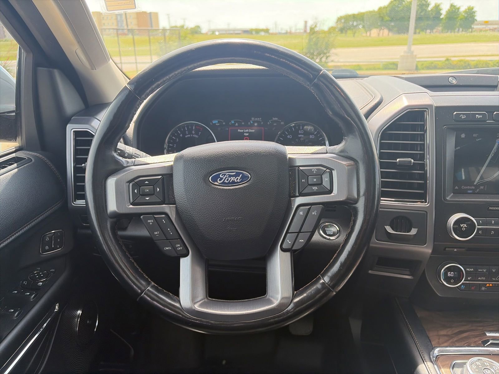 Used 2018 Ford Expedition Platinum AWD/4WD image 19