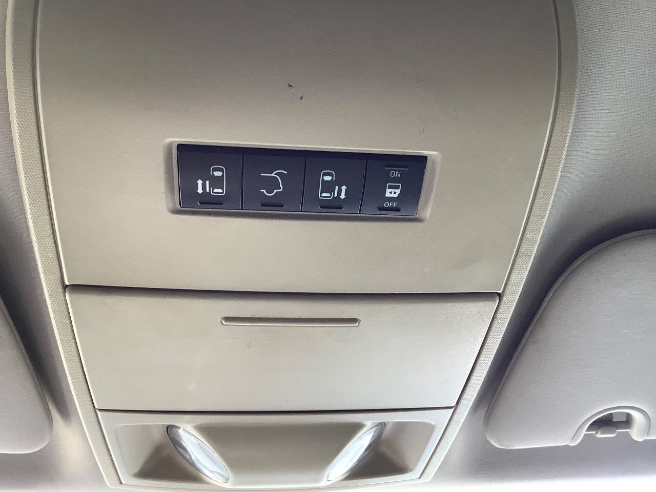 Used 2013 Dodge Grand Caravan SXT FWD image 40