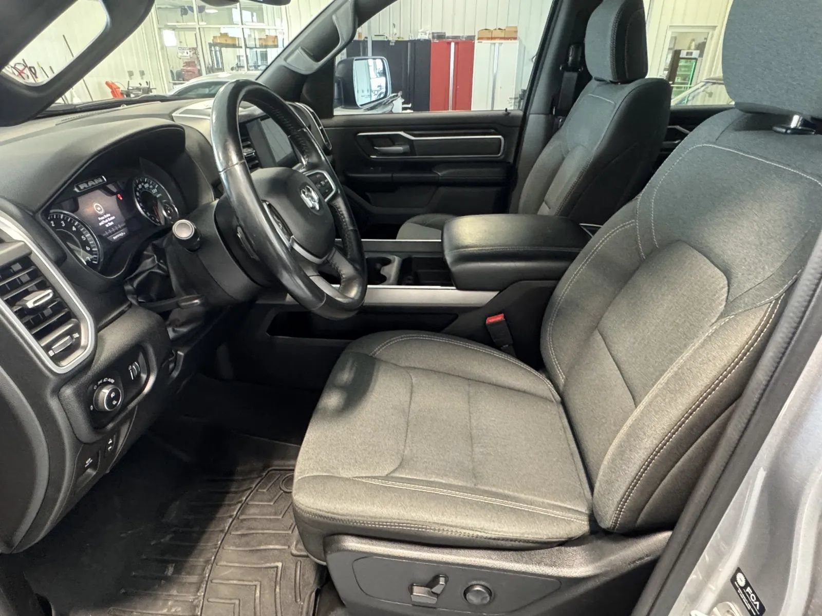 Used 2022 RAM 1500 Big Horn AWD/4WD image 9