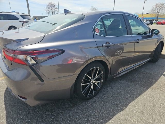 Used 2024 Toyota Camry SE w/ Convenience Package FWD image 4