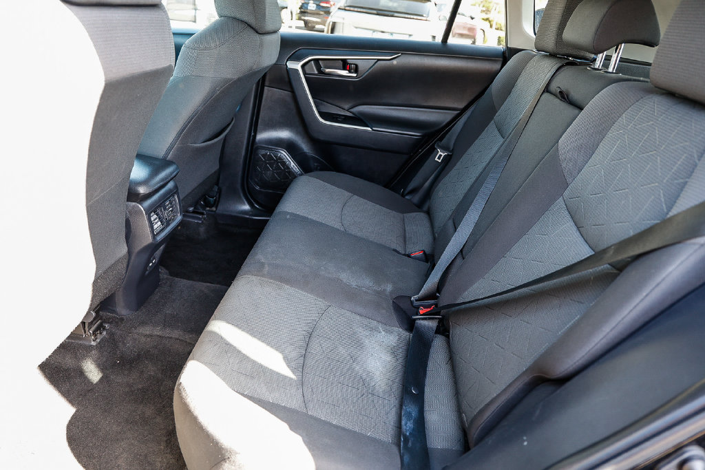 Used 2022 Toyota RAV4 XLE AWD/4WD image 36