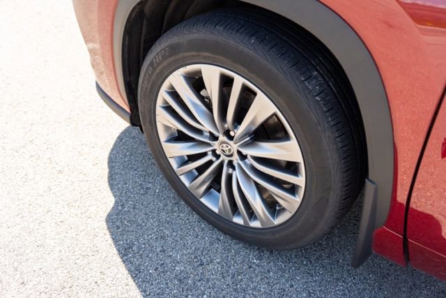 Used 2021 Toyota Highlander Platinum image 12