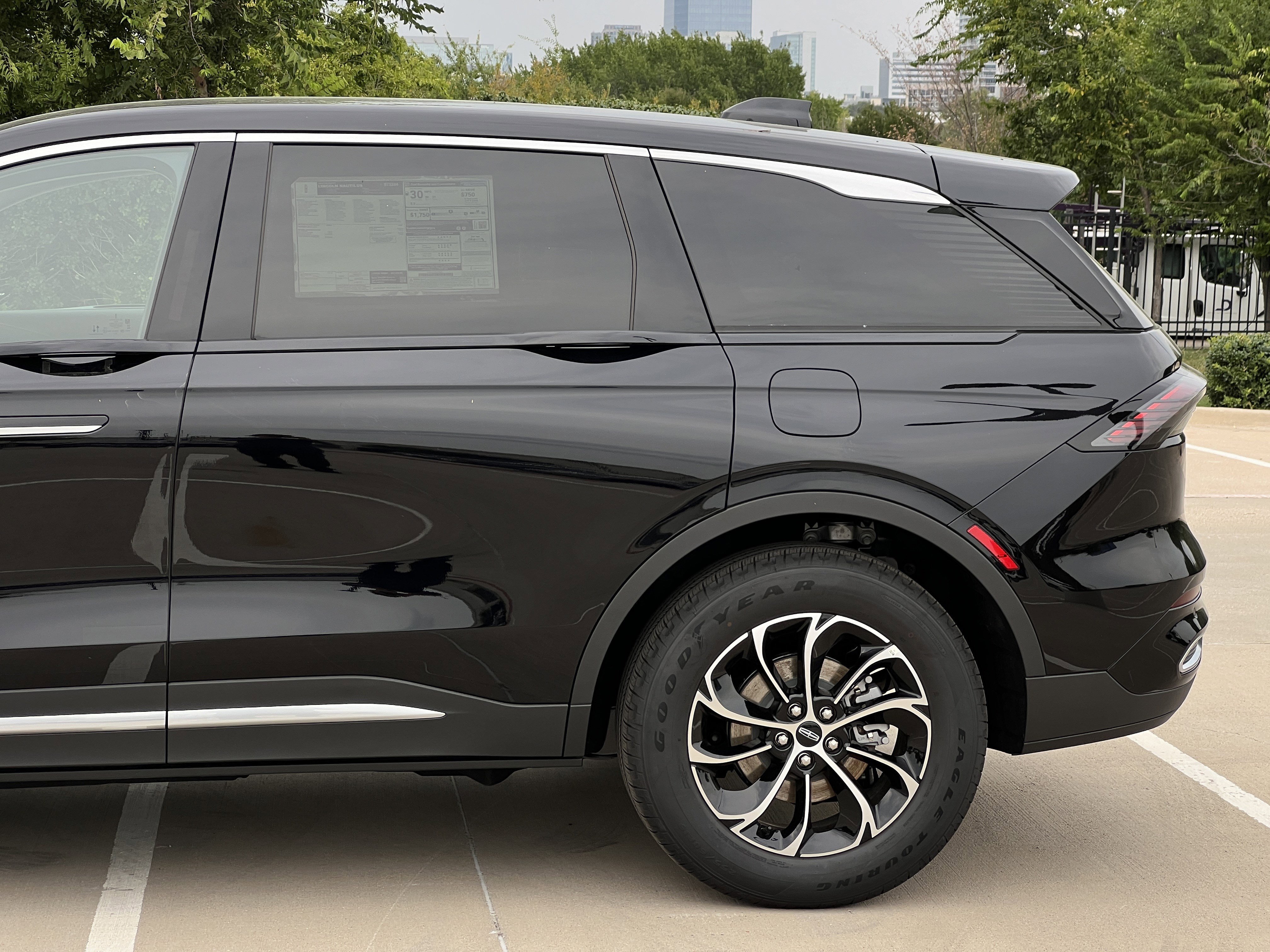 New 2025 Lincoln Nautilus Premier image 6