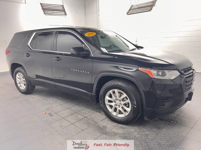 Used 2019 Chevrolet Traverse LS w/ LPO, Black Accent Package AWD/4WD image 3