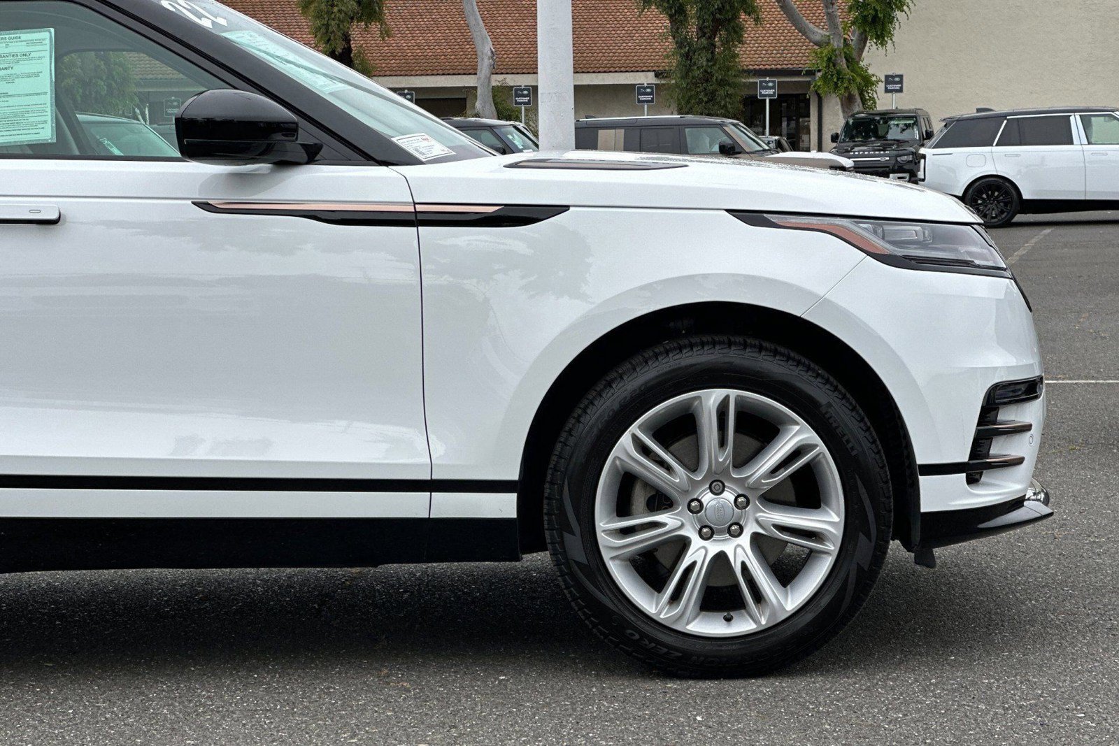 Certified 2022 Land Rover Range Rover Velar R-Dynamic S AWD/4WD image 36