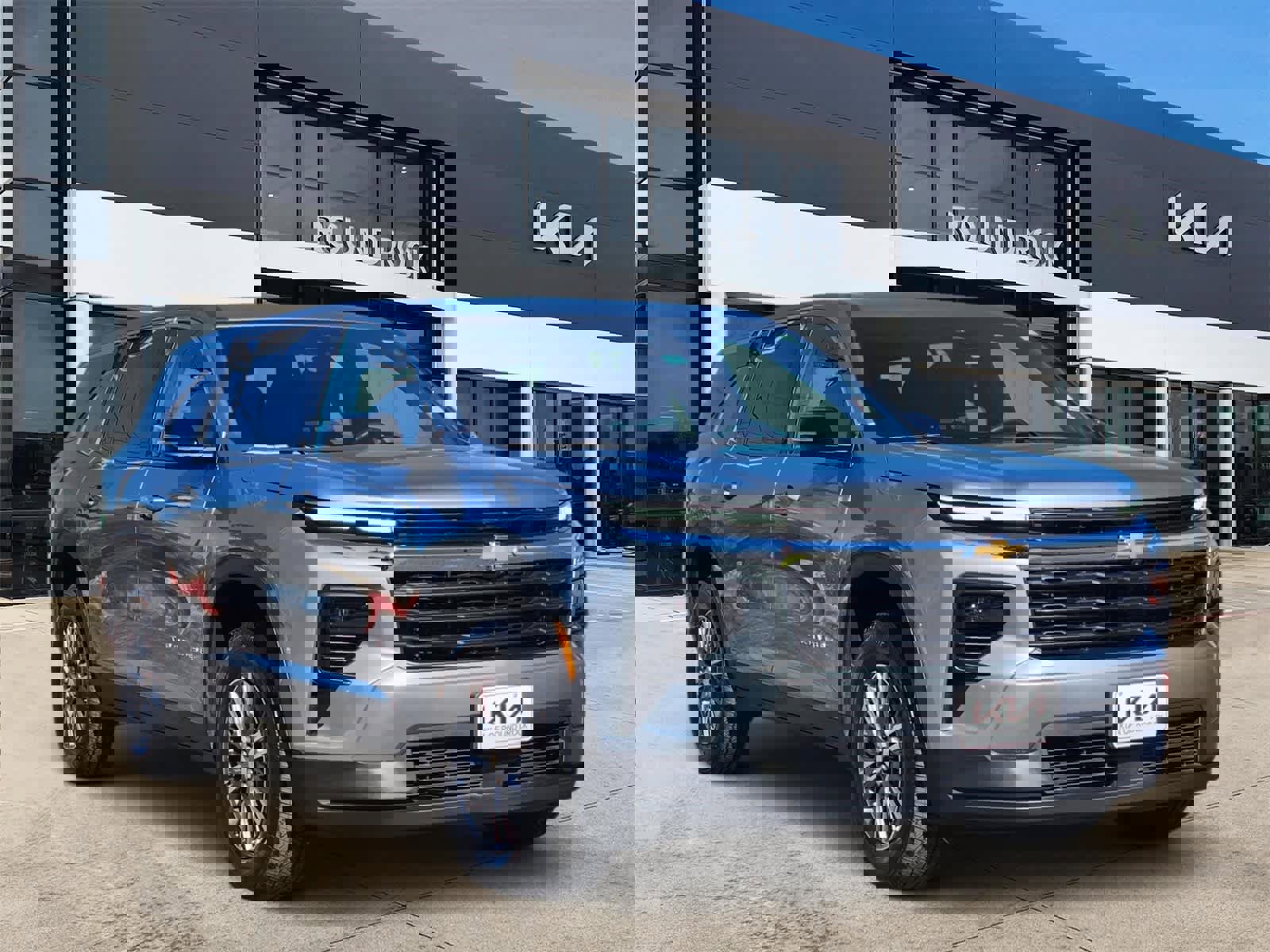 Used 2024 Chevrolet Traverse LS image 3