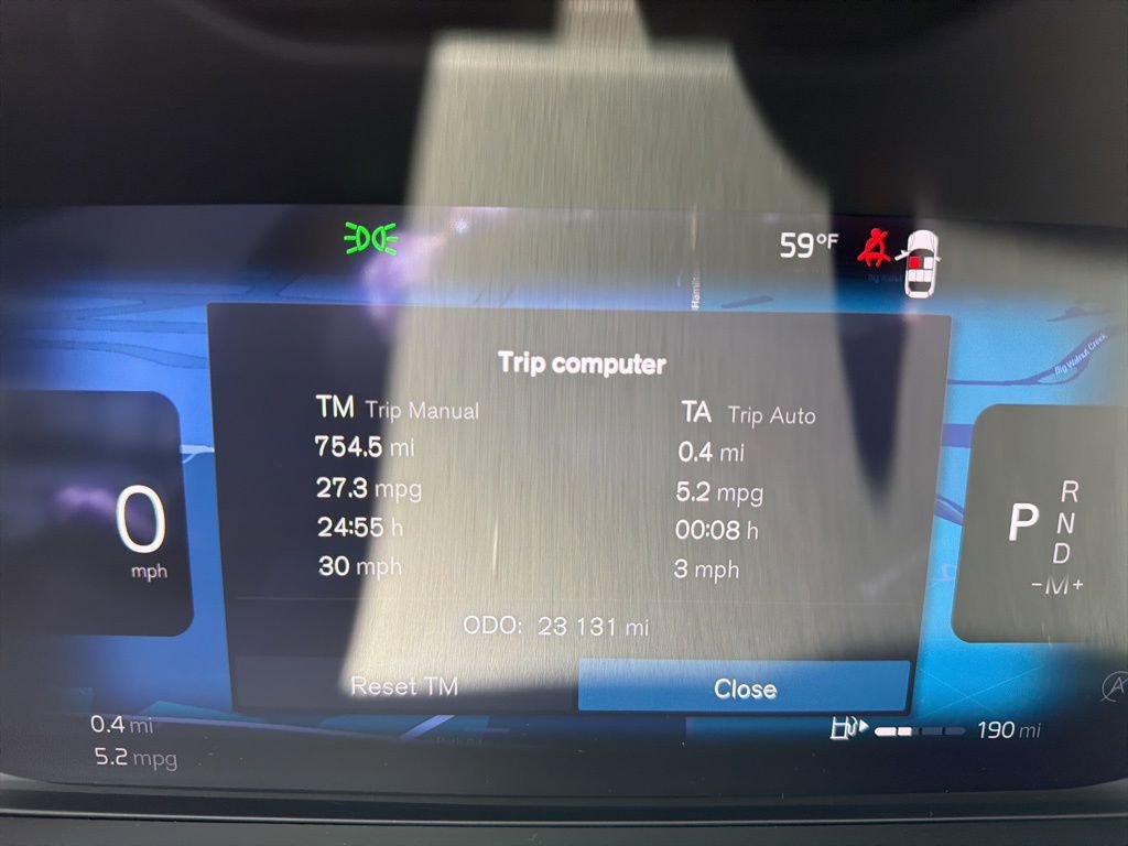 Used 2025 Volvo XC40 B5 Plus image 13