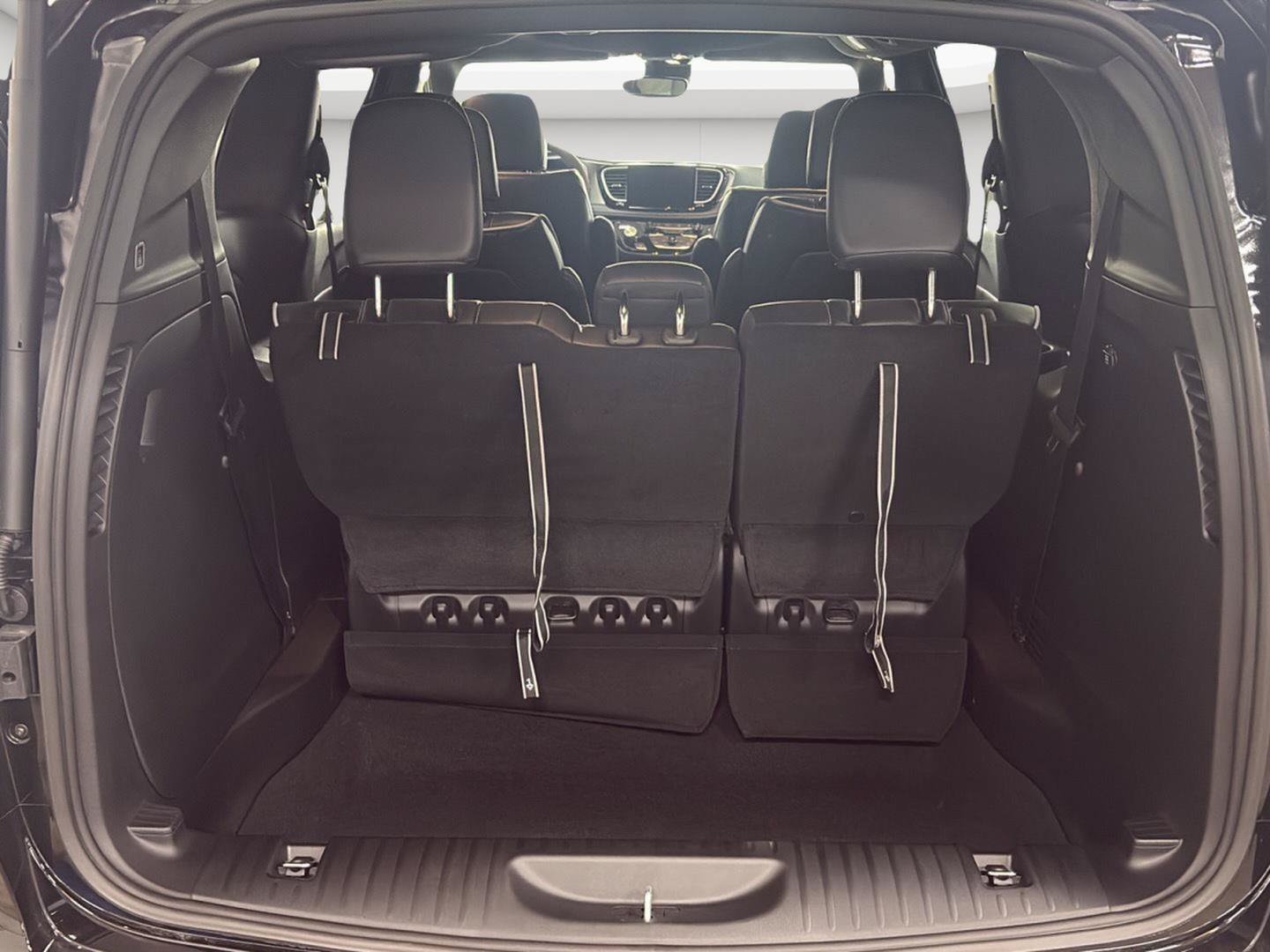 New 2027 Chrysler Pacifica Limited FWD image 35