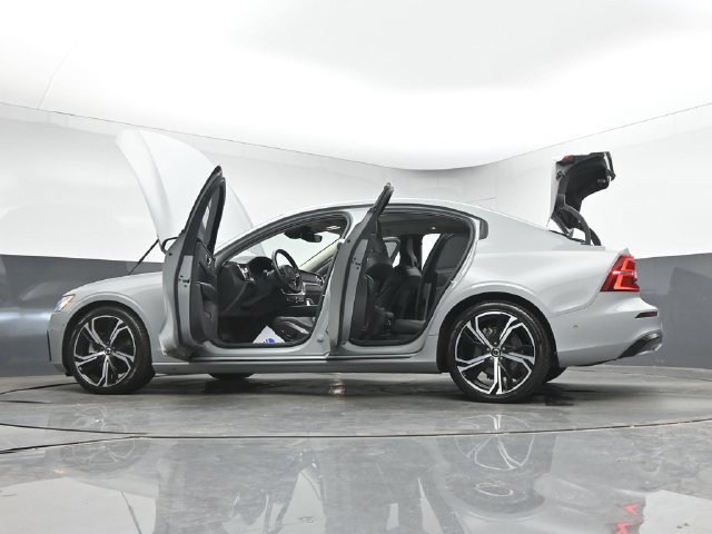 Used 2025 Volvo S60 B5 Plus FWD image 50
