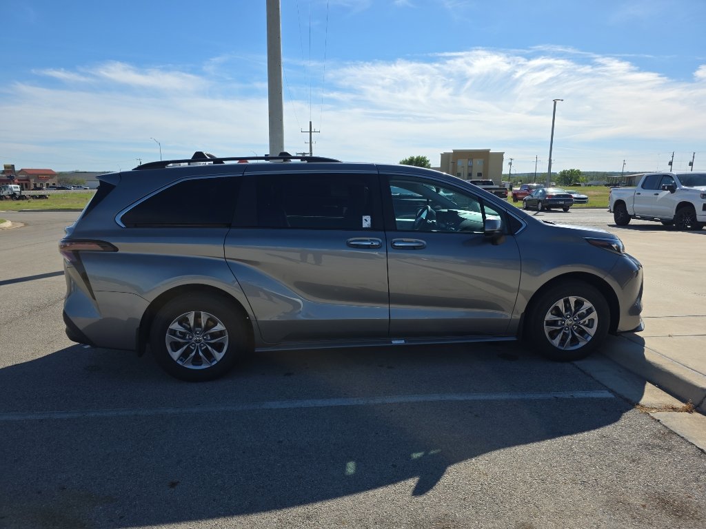 Used 2026 Toyota Sienna XLE image 20