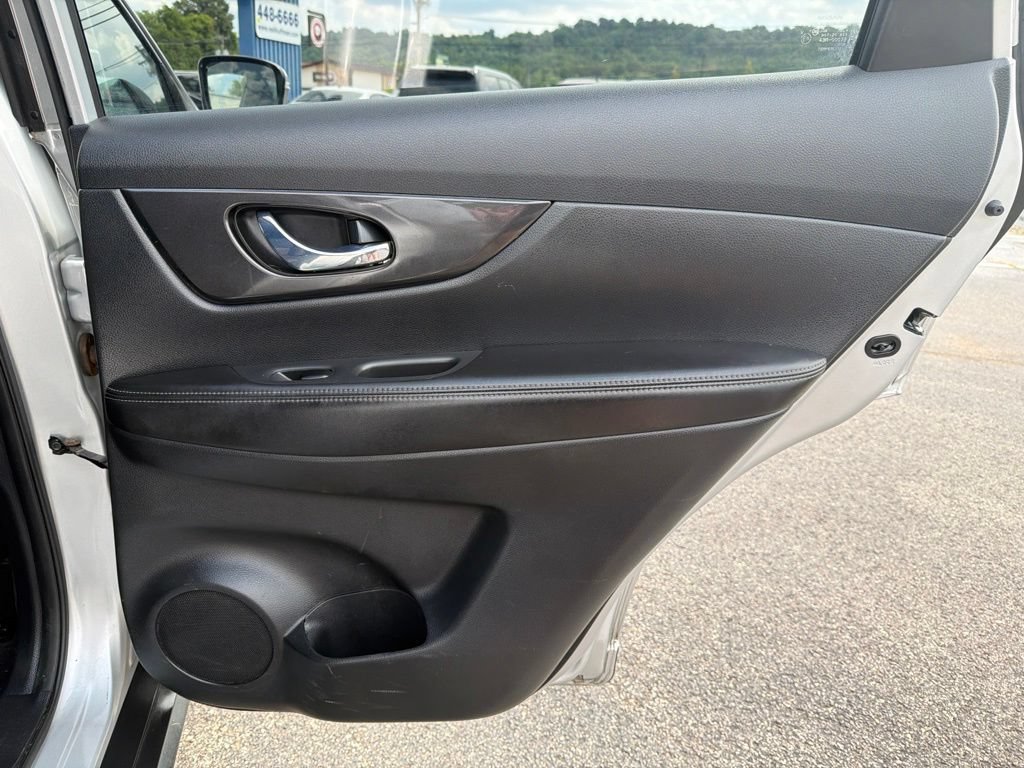 Used 2018 Nissan Rogue SV FWD image 27