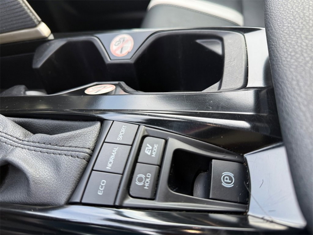 Used 2025 Toyota Camry SE image 18